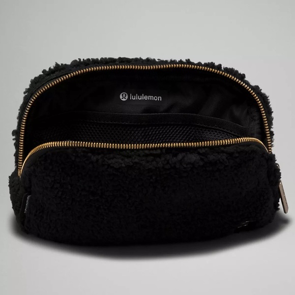 Lululemon Everywhere Belt Bag 1L Fleece - Picture 5 of 10